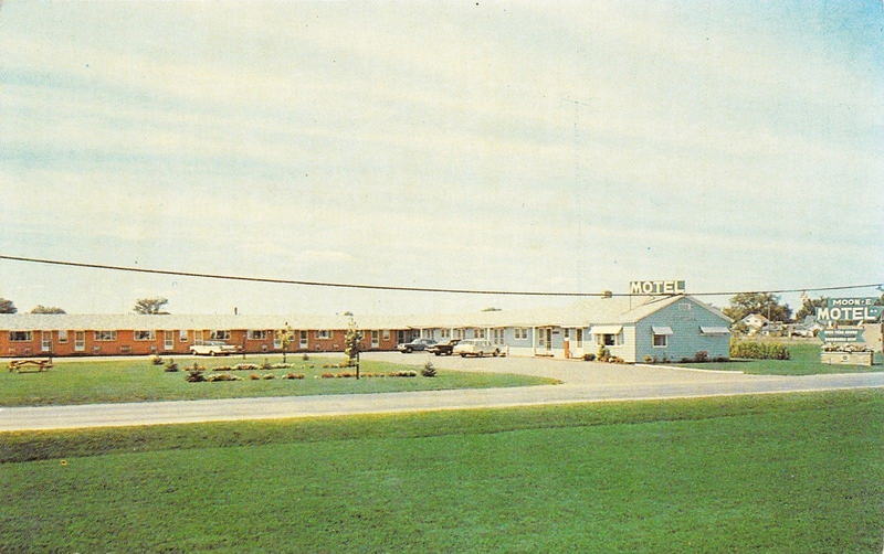 Pine River Motel (Moon-E-Motel) - Old Postcard (newer photo)